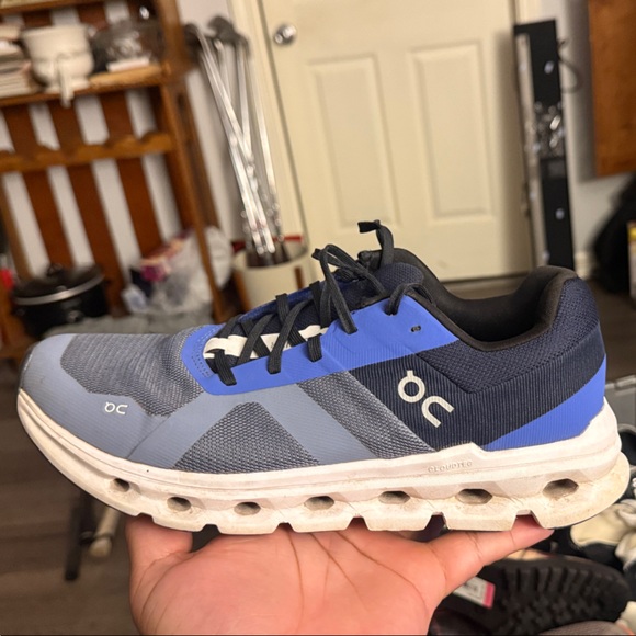 On Clouds Other - On Cloud Running “only one Shoe”- amputee